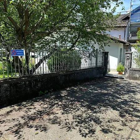 Casa Del Custode: Renovated Flat With Garden In A Near The Appartement