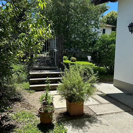 Casa Del Custode: Renovated Flat With Garden In A Near The Στρέσα
